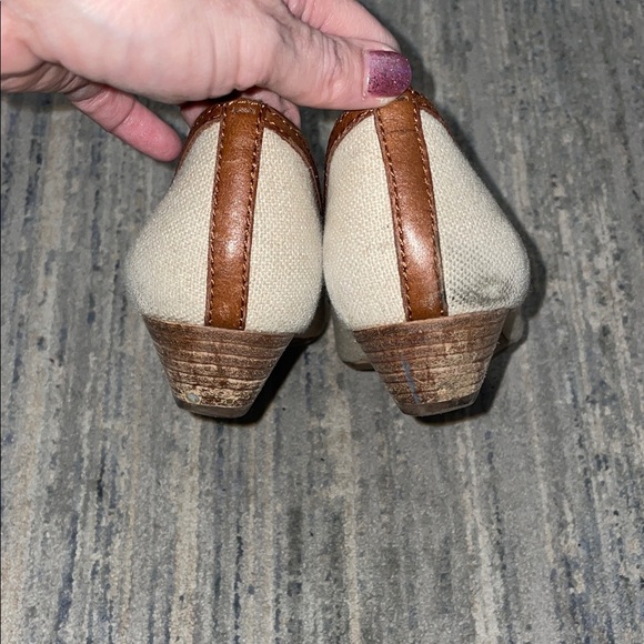 Tory Burch linen Wedges with Logo Accent - Picture 6 of 10